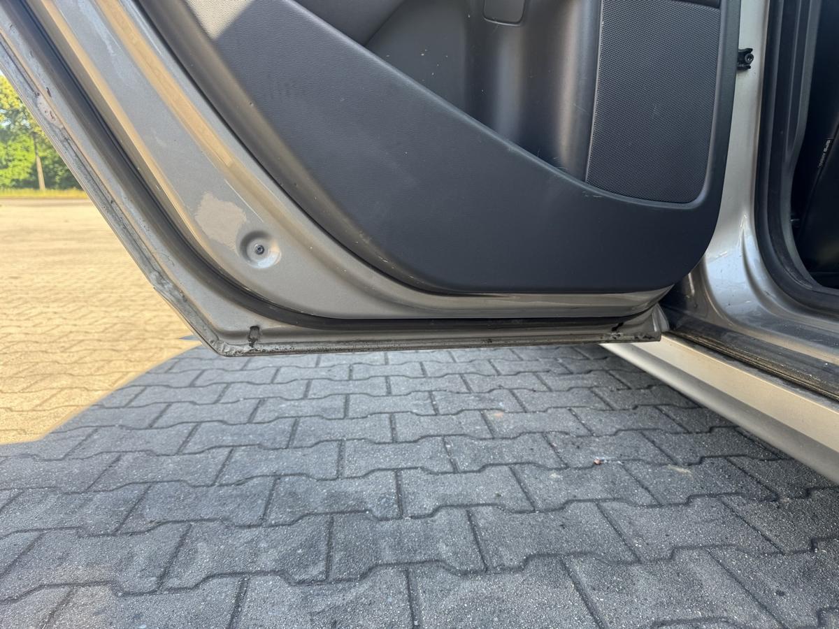 Volvo V70 original T&uuml;r hinten links 484 Seashell Metallic Kombi Rohbau Bj.2009